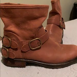 Lucky boots size 6